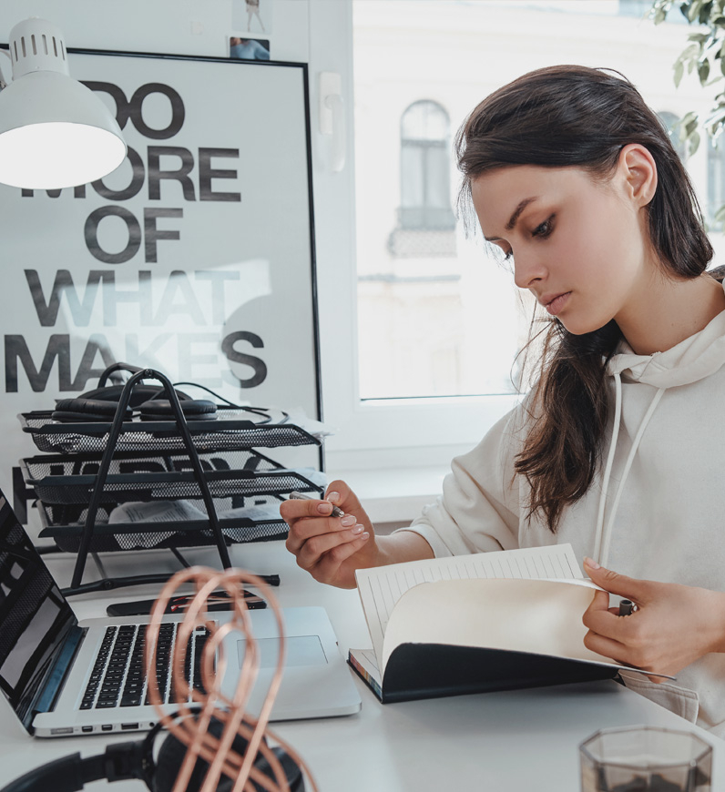 A UX writer simplifying product understanding and interaction